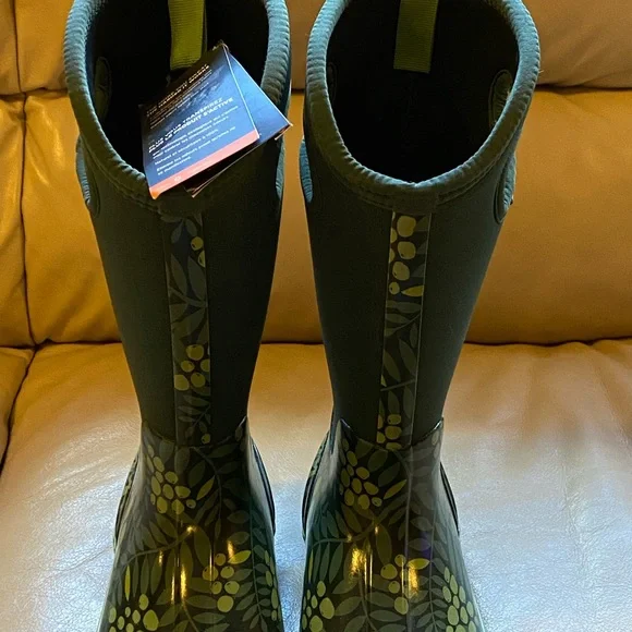 Brand New BOGS! - Picture 2 of 8